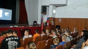 Read more about the article 16 июля в «Нововладимировском КДЦ» прошел фестиваль уличного кино