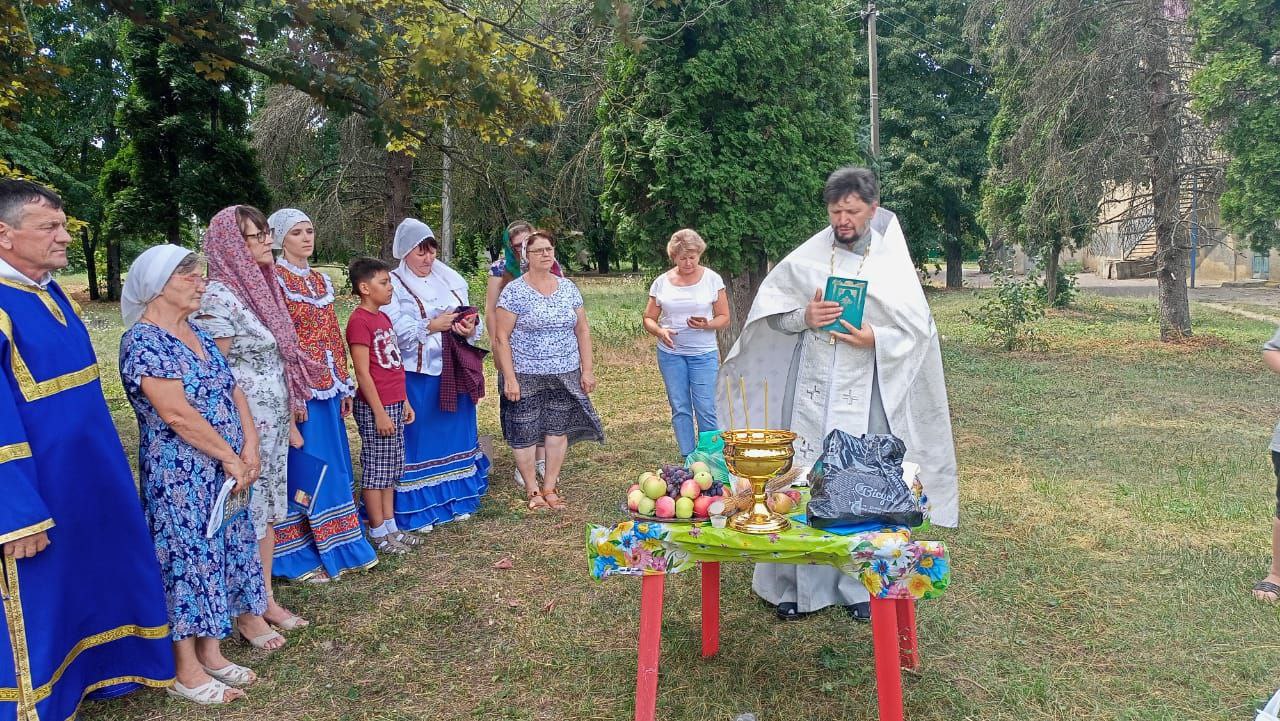 Read more about the article Иерей Отец Василий провёл молебен «Освещение плодов»