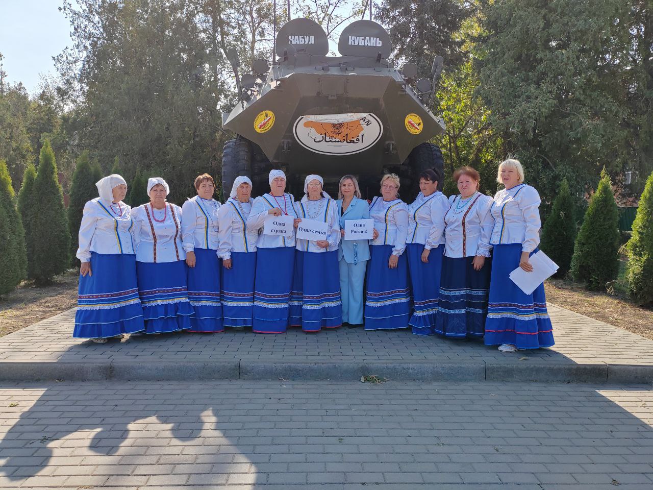 Read more about the article Нововладимировский КДЦ, около памятных мест станицы, провёл акцию «Вместе – мы сила»
