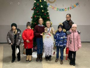 Read more about the article МБУК «Нововладимировский КДЦ» провели с ребятами мероприятие, где сделали доброго волшебника Деда Мороза
