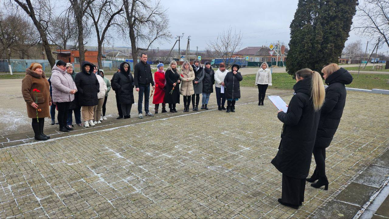 Read more about the article 29 января у мемориала погибших станичников состоялся митинг и возложение цветов